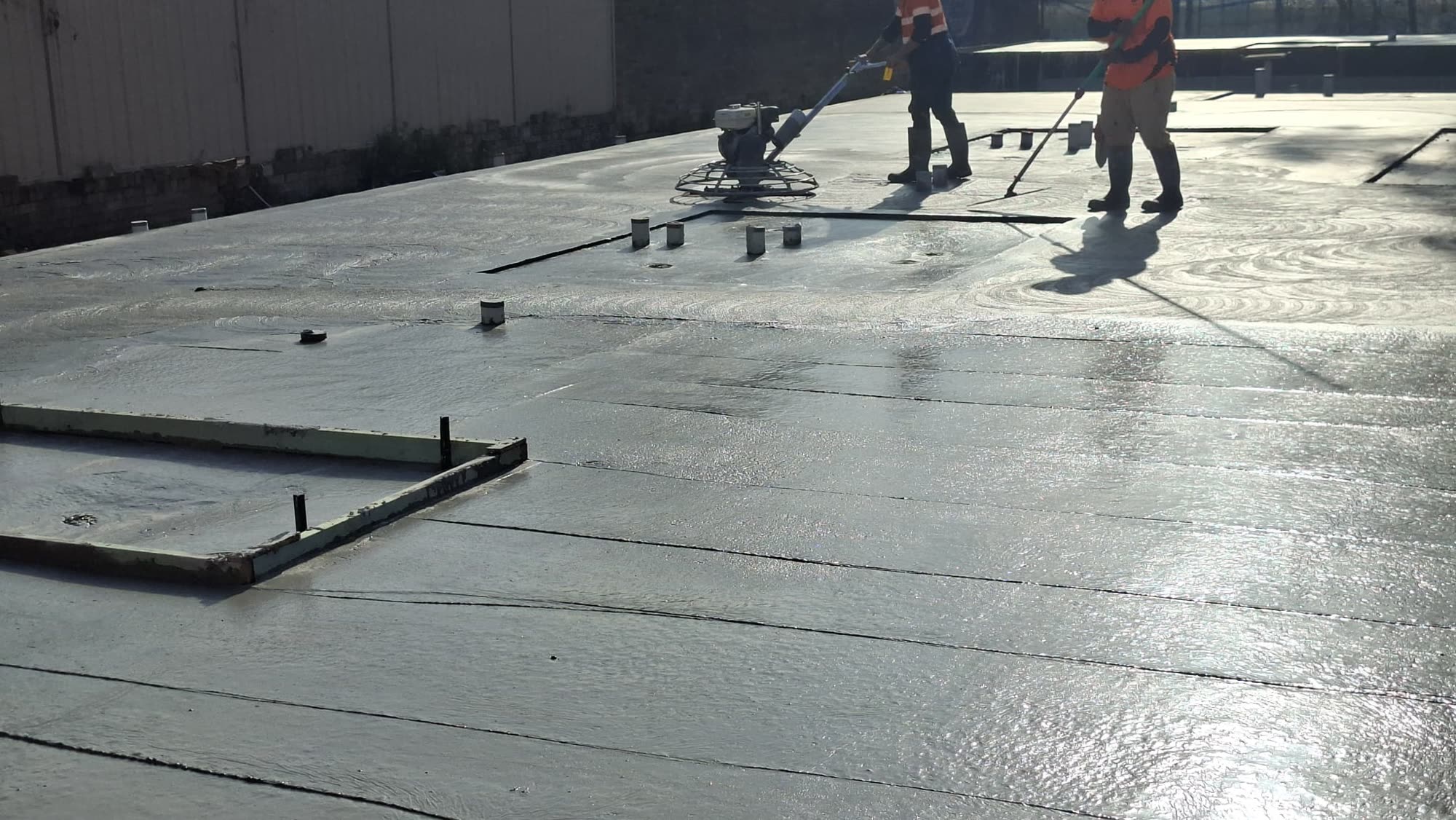 14a Lindsay St — power trowel finishing the slab